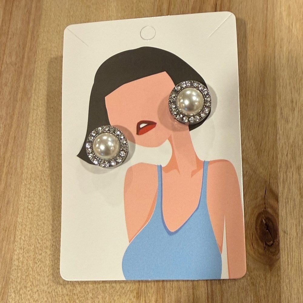 Vintage Elegant Pearl and Crystal Stud Earrings